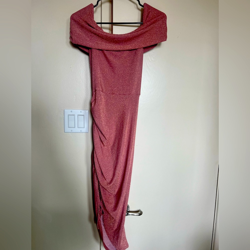 Off-shoulder asymmetrical body con dress.